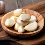 Automatski stroj za pakiranje češnjaka (prije izrađena vrećica)